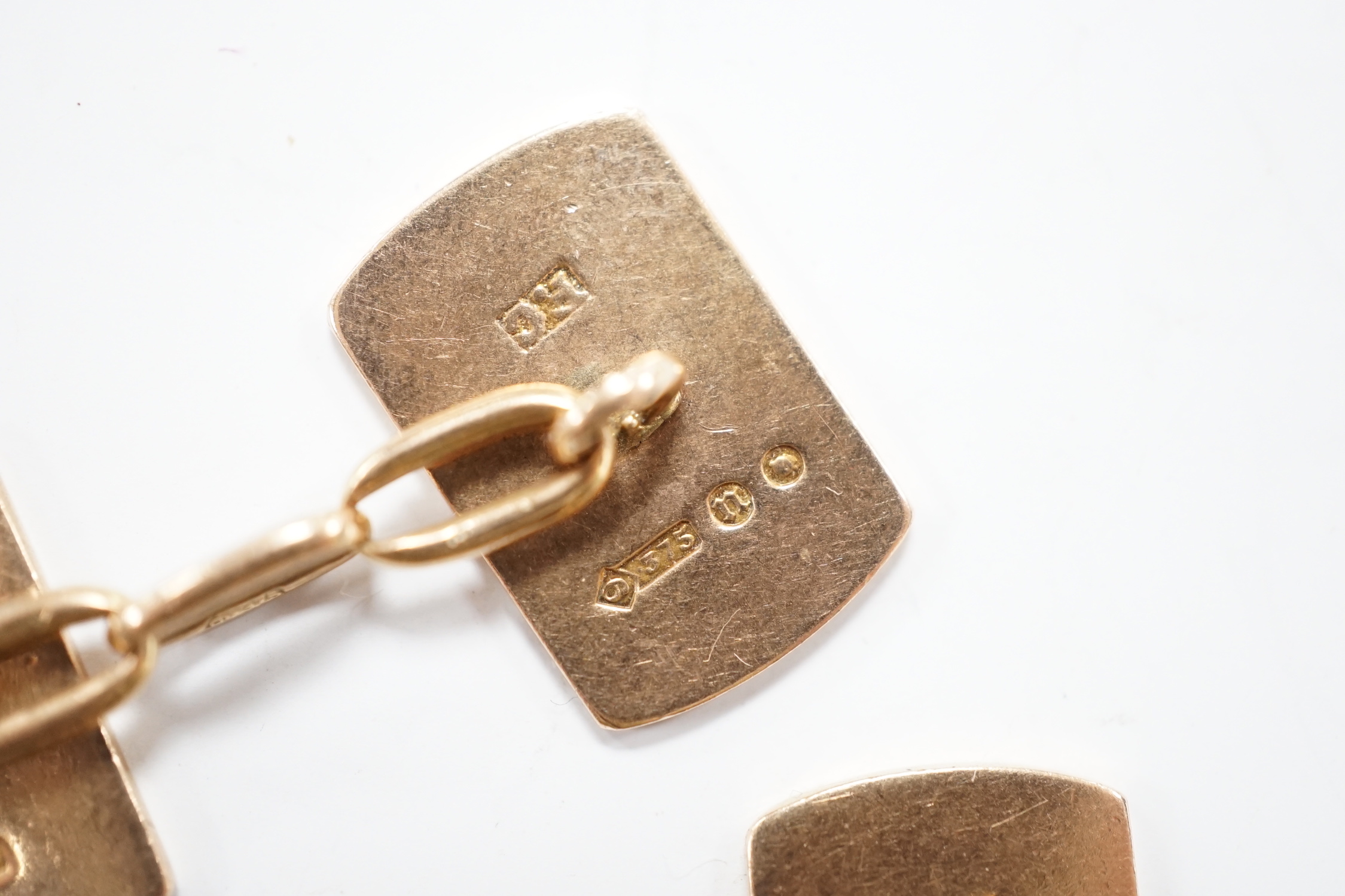 A pair of 1930's engine turned 9ct gold rounded rectangular cufflinks, 16mm, 8.8 grams.